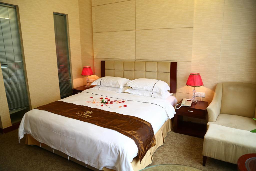 Long Zhou Grand Hotel Cantón Habitación foto