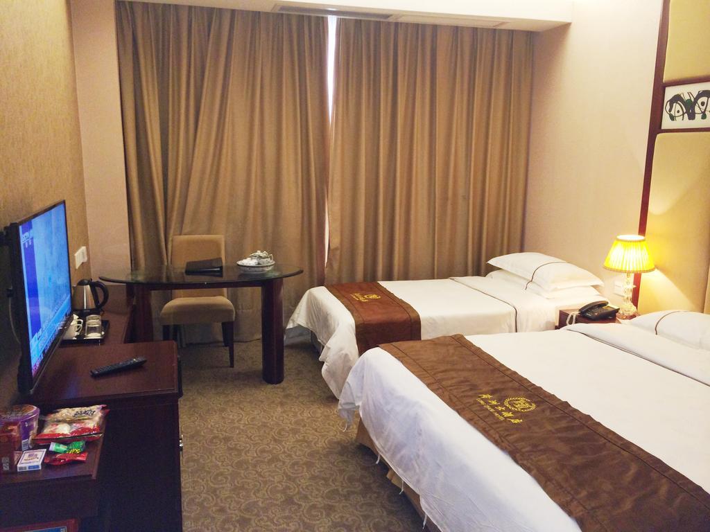 Long Zhou Grand Hotel Cantón Habitación foto