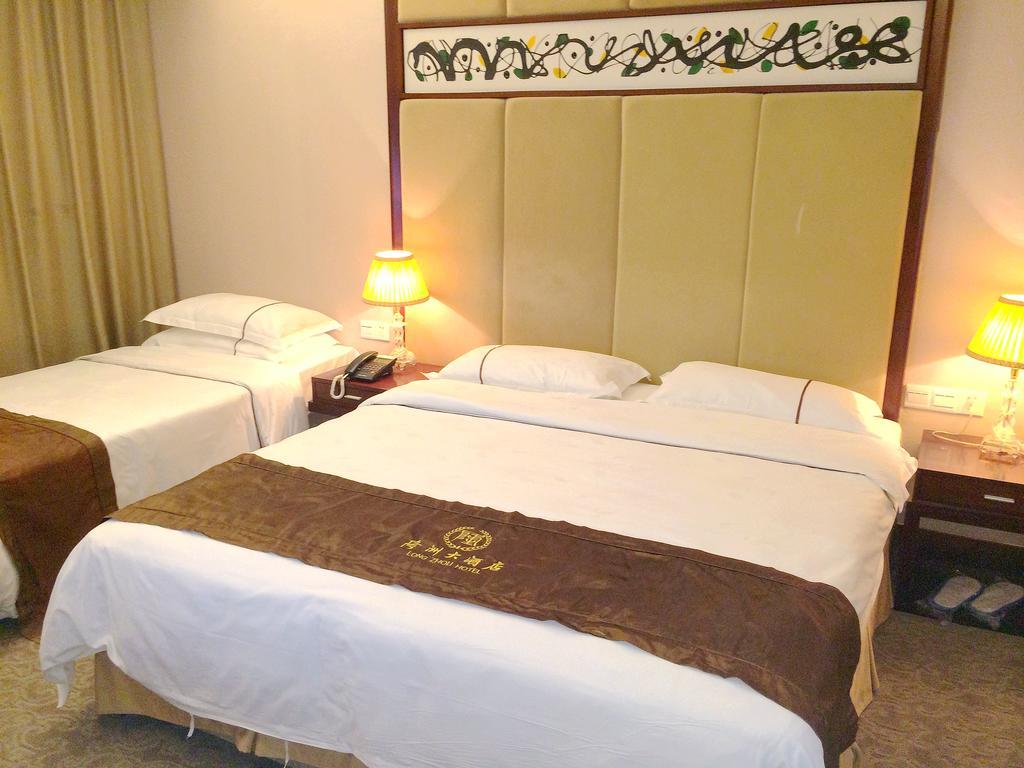 Long Zhou Grand Hotel Cantón Habitación foto