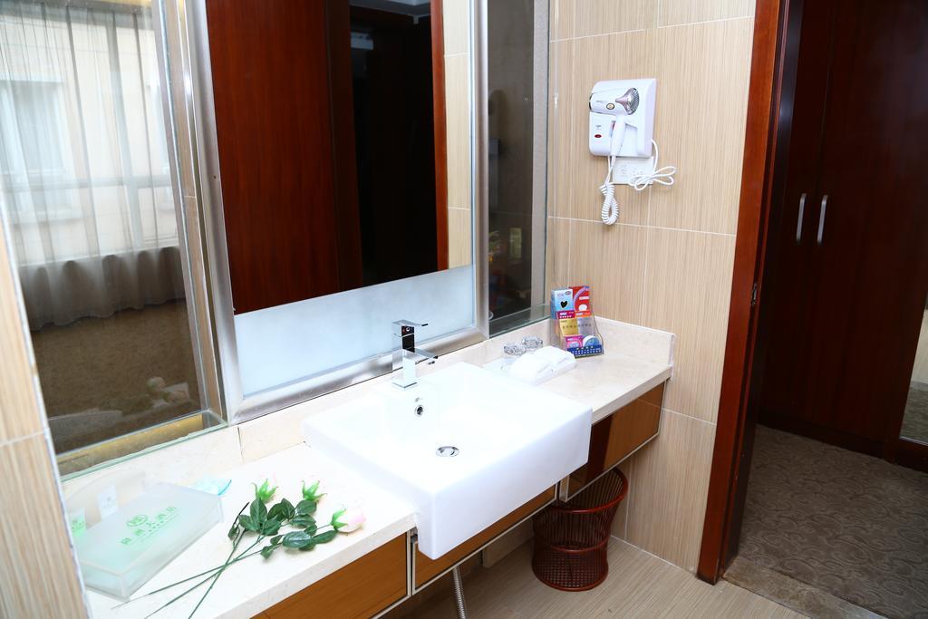 Long Zhou Grand Hotel Cantón Habitación foto