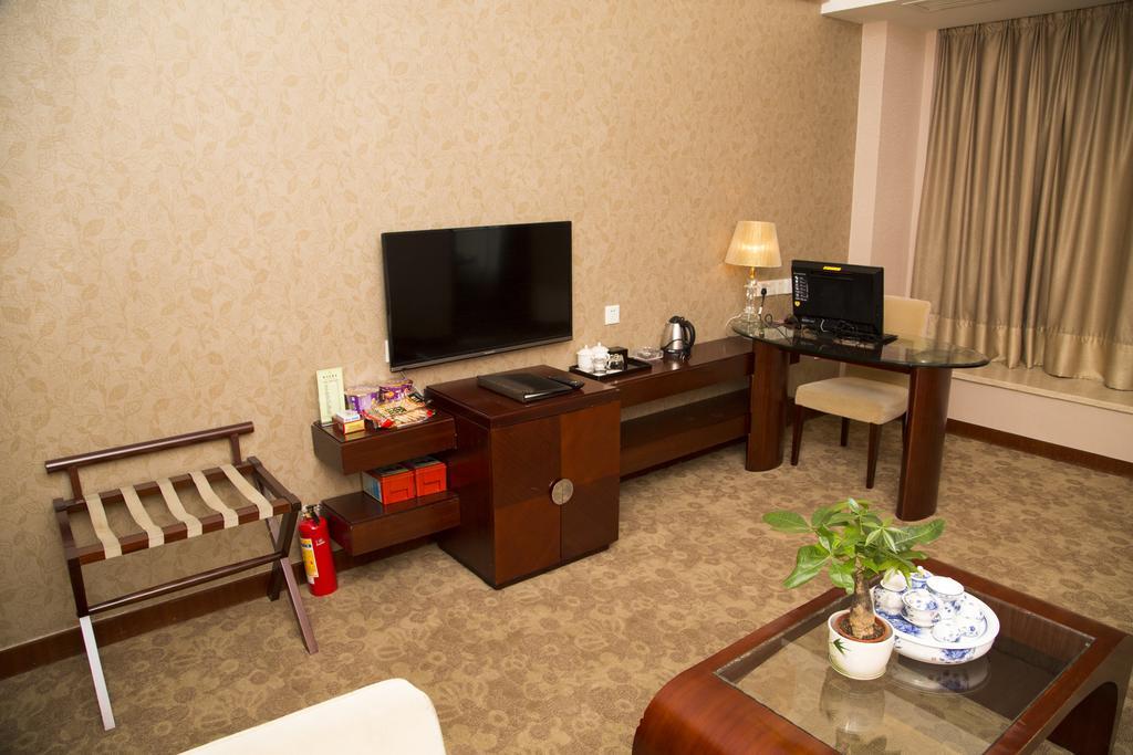 Long Zhou Grand Hotel Cantón Habitación foto
