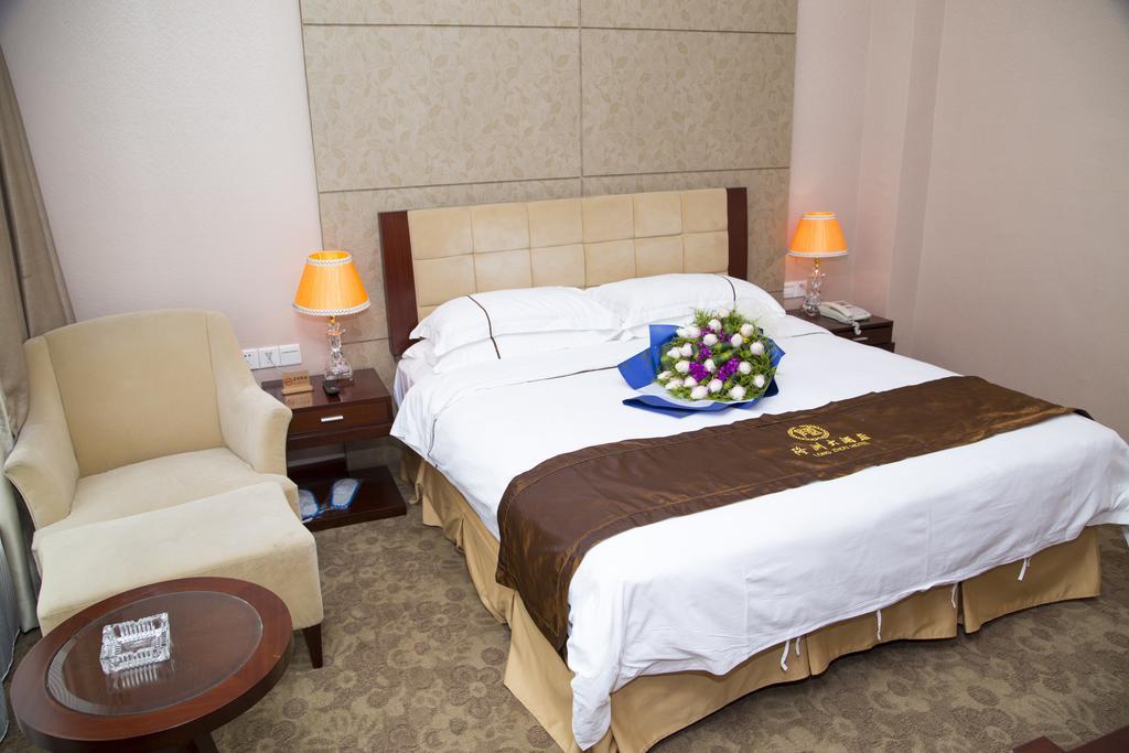Long Zhou Grand Hotel Cantón Habitación foto
