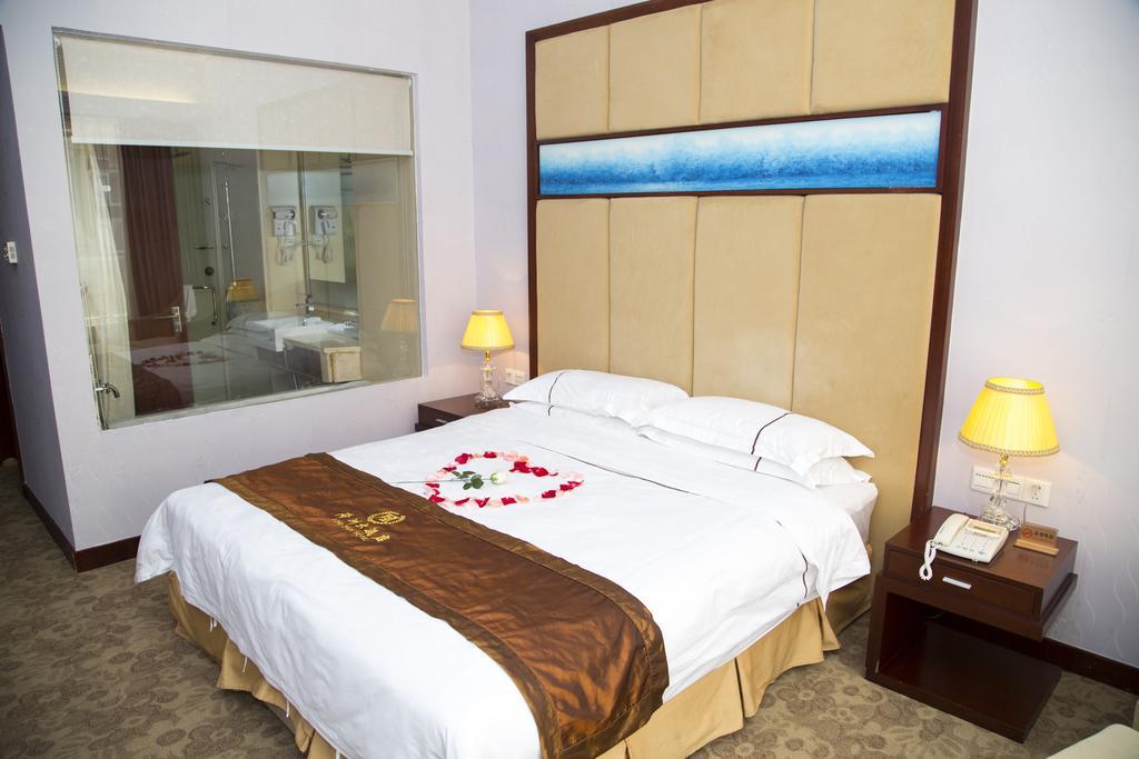 Long Zhou Grand Hotel Cantón Habitación foto