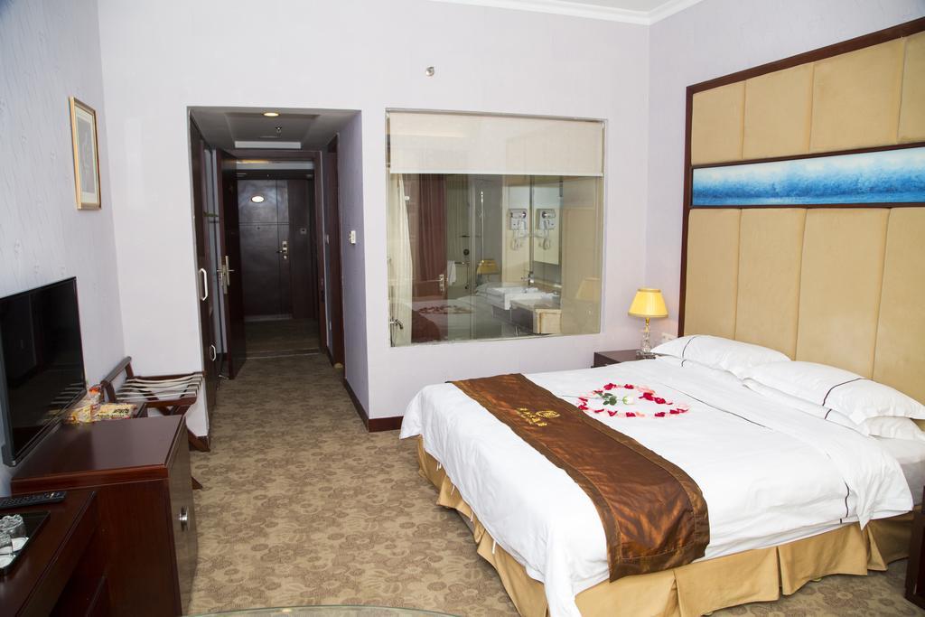 Long Zhou Grand Hotel Cantón Habitación foto